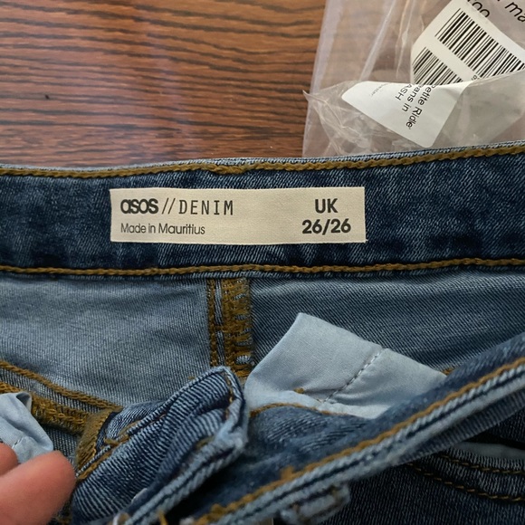 ASOS Petite Ridley High Waisted Jeans - Picture 3 of 7